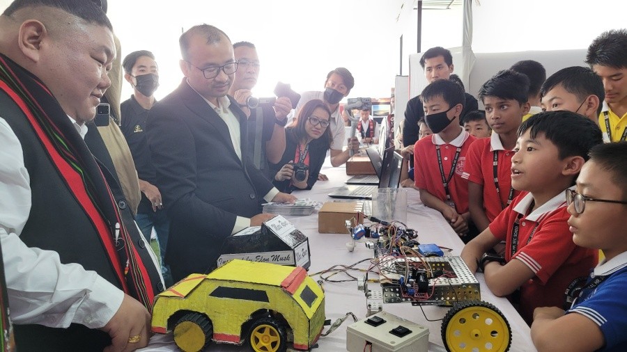 Temjen Imna Along visits robotics display during the inaugural of ‘Photo Exhibition and Artificial Intelligence Display’ in Kohima on October 31. (Morung Photo)